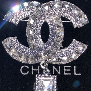 Brand New Classic Crystal Brooch With Pouch & Box